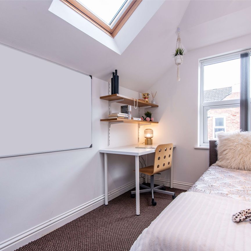 6 Bedroom Student home in Lenton Nottingham! 51 week contract! All bills inc and no fees! Room 5 - Photo 1