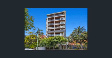 Stunning 6th floor unit, bathed in natural light, just a short walk to everything - Photo 2