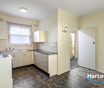 Great home near public transport, reserves and walking distance to ... - Photo 5