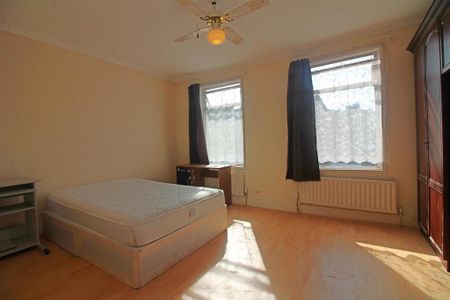 4 bedroom house to rent - Photo 2