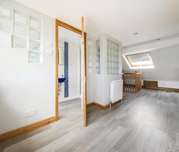 Ludlow Road, Guildford - 3 bedrooms Property for lettings - Seymours - Photo 3