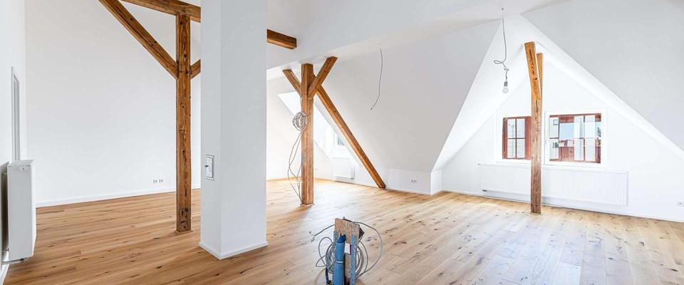 HEGERICH: Exklusives Wohnerlebnis unter historischem Dach - 4-Zimmer-Wohnung mit einzigartigem Flair - Photo 1