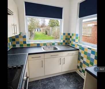 3 bedroom semi-detached house to rent - Photo 6