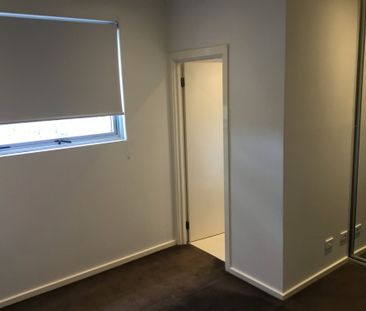 3 Bedroom Townhouse close to everything! - Photo 1
