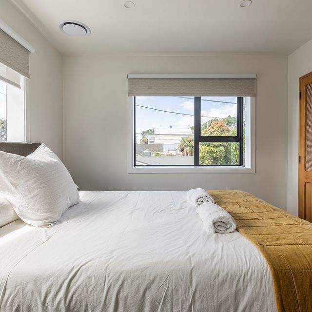 Furnished 4BR Karori home with garage & spa pool - Photo 1