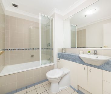 Location, Convenience, Comfort - 2 Bed 2 Bath Apartment - Photo 4