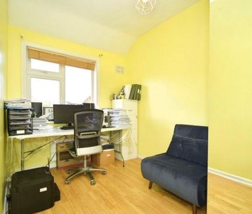 2 Bed Terraced House, Lamerock Road, BR1 - Photo 2