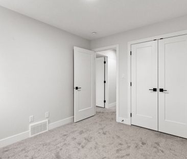 Edmonton Unfurnished townhouse Rental in Parkallen - Stunning and M... - Photo 6