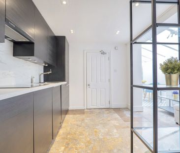 Modern two bedroom garden flat to rent in Shepherds Bush, London W12 - Photo 6