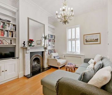 Grade II listed four bedroom townhouse adjacent to Windsor Castle a... - Photo 1