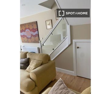 Ensuite room for rent in a 3 bedroom house in Sandymount - Photo 2