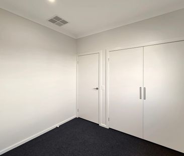 🏡 Brand New 4-Bedroom House in Eynesbury - Photo 2