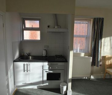 Studio to rent - Photo 2