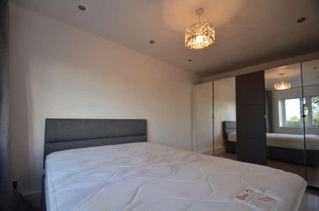 Berkeley Court, Weybridge, KT13 - Photo 3