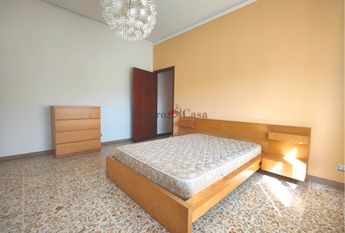 Appartamento con 2 camere, arredato.