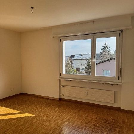 Helle und grosszügige 2-Zimmerwohnung im Grünen zu vermieten - Foto 1