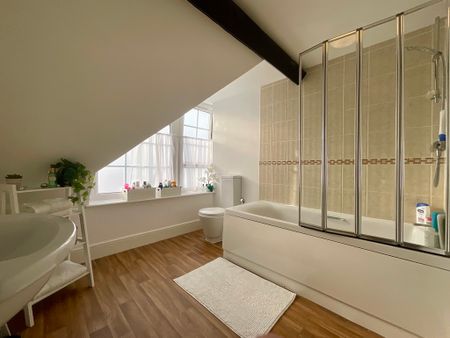 3 bedroom Town House to let - Photo 2