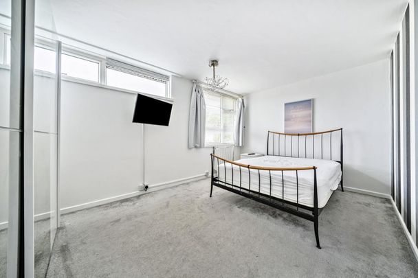 2 bedroom maisonette to rent - Photo 1