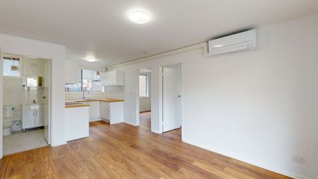 Newly Renovated Apartment & Perfectly Positioned for Convenience! - Photo 4