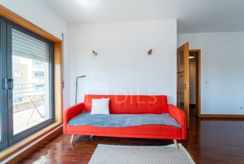 Apartamento T1 com terraço e lugar de garagem situado no Campo Alegre