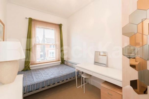 A spacious three-bedroom flat located on Alexandra Road N8 - Photo 1