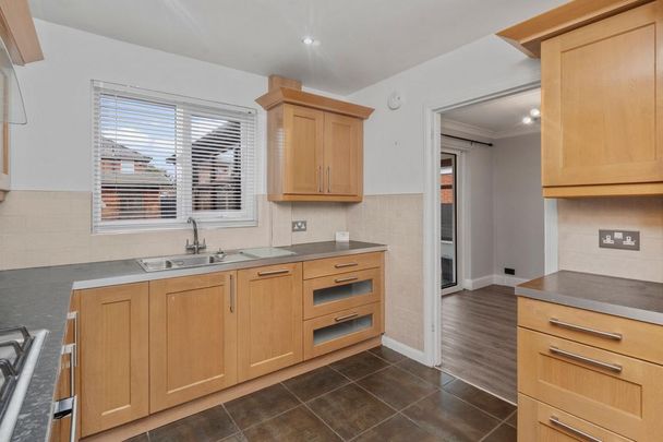 3 bedroom semi-detached house to rent - Photo 1