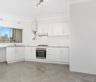 Spacious One-Bedroom Apartment with Stunning Water Views - Photo 2