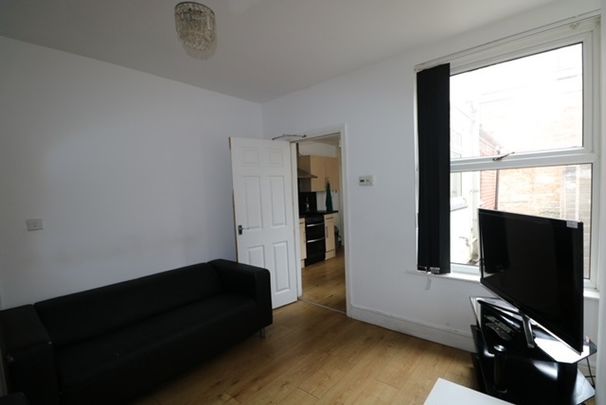 5 Bedroom Terraced To Rent in Lenton - Photo 1