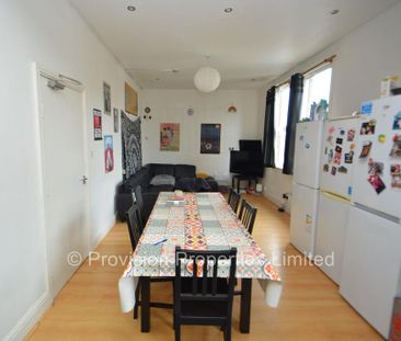 6 bedroom detached house to rent - Photo 2