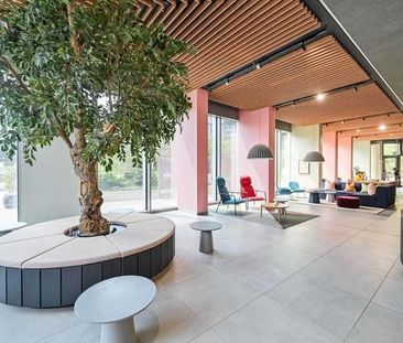 Skylark Point, Stratford, E20 - Photo 2
