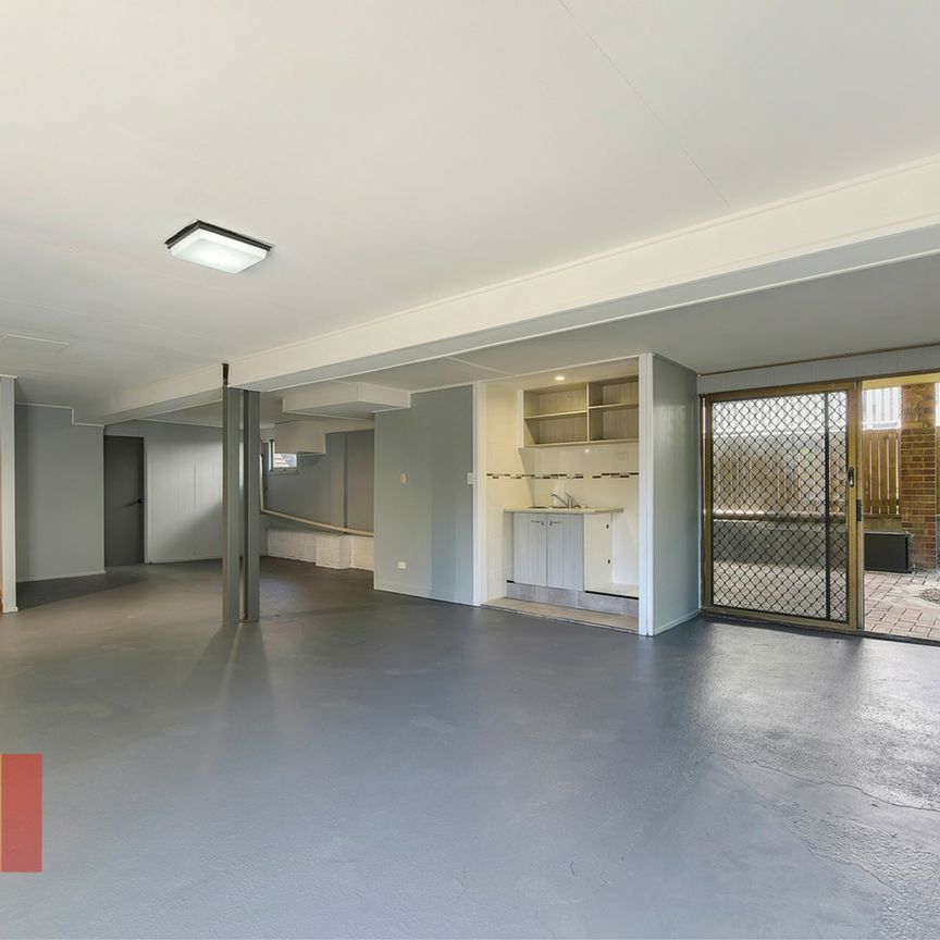 FAMILY FRIEINDLY, 3 BEDROOM HOME CLOSE TO EVERYTHING ! - Photo 1