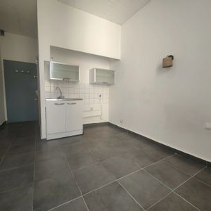 Location Appartement 1 pièce 15m² MARSEILLE 6ème - Photo 2