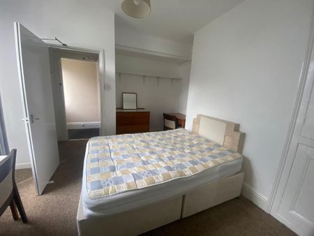 6 bedroom house to rent - Photo 2