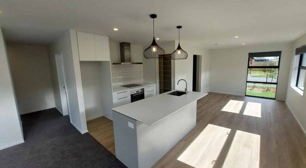 Location is everything! - Photo 1