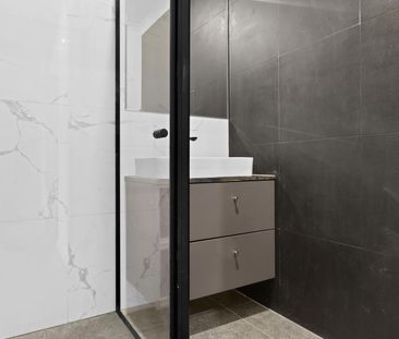 Stylish & renovated townhouse - Walk to Station! - Photo 5