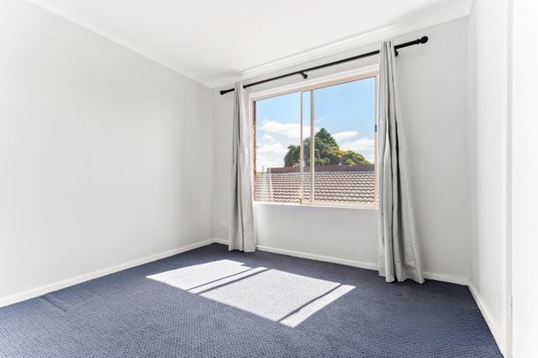 Modern Living Awaits: Stylish 2-Bedroom Unit in Deer Park! - Photo 1