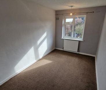 4 bedroom semi-detached house to rent - Photo 5