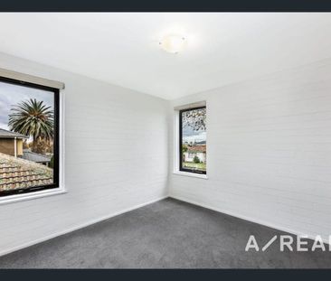 1 Bedroom apartment in very convenient location - Photo 3