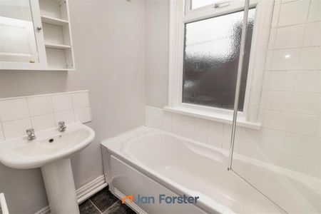 3 Bedroom Flat - First Floor - Photo 5