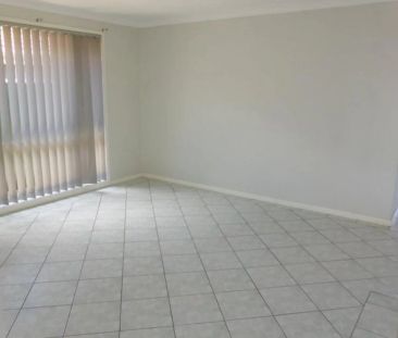 Beautifully Maintained 4-Bedroom Brick Home in Quiet Cul-de-Sac - Photo 3