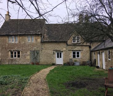 Spacious 3 bed rural cottage with newly fitted kitchen and large ga... - Photo 1