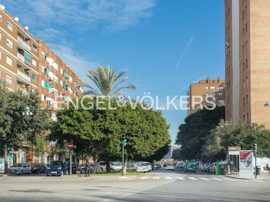 Piso de alquiler en Carrer de L'orient, Mont-Olivet - Photo 1