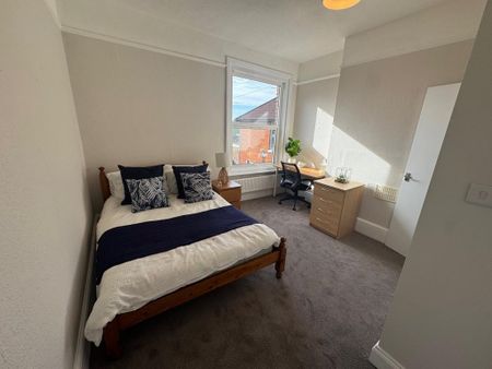 5 bedroom flat to rent - Photo 2