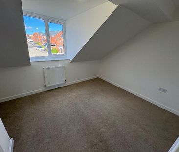 3 bedroom semi-detached house to rent - Photo 2