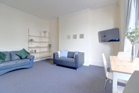 1 bedroom in a house share to rent - Photo 2