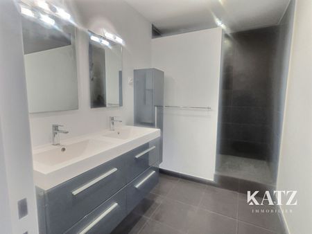 Location Appartement 3 pièces 70m² - Photo 2