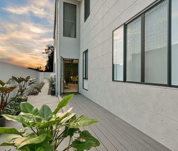 Beautiful 3 Bedroom Home in Sunshine Cove! - Photo 4