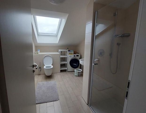 Schöne möblierte 2-Zimmer-Dachgeschosswohnung - Foto 1