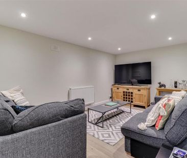 3 bedroom maisonette to rent - Photo 1