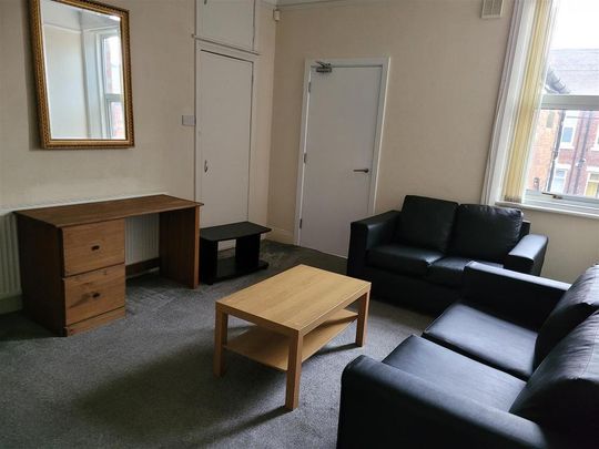 4 bedroom maisonette to rent - Photo 1